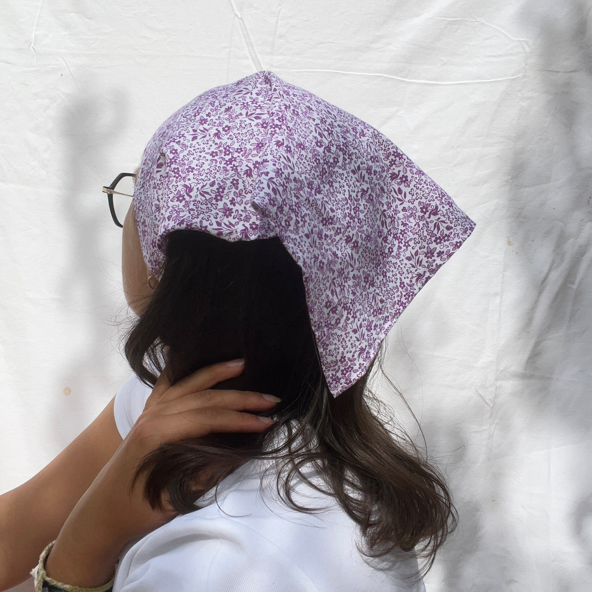 Bandeau triangulaire - motifs fleuris violet - grand