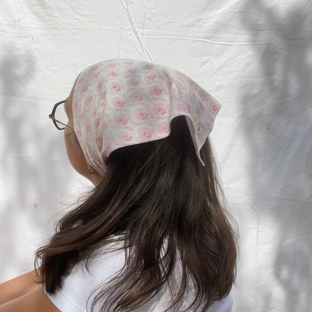 Bandeau triangulaire - motifs fleuris rose