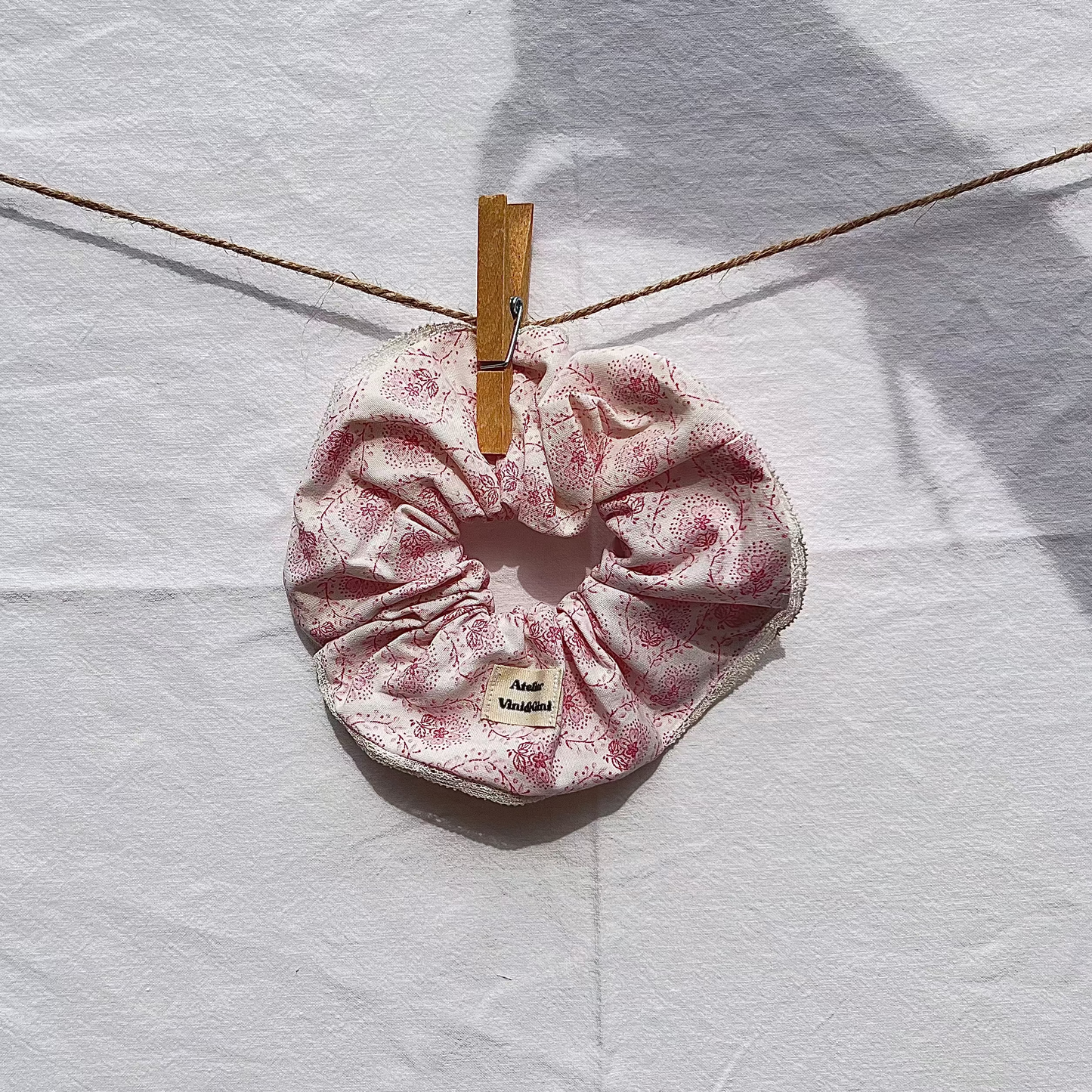 Chouchou XL - motifs fleuris rose - dentelle